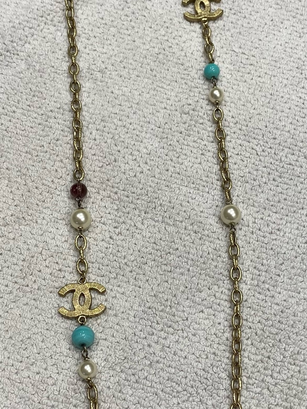 CHANEL Gold Chain Necklace with Turquoise Beads and Cream Pearls - Picture 2 of 2